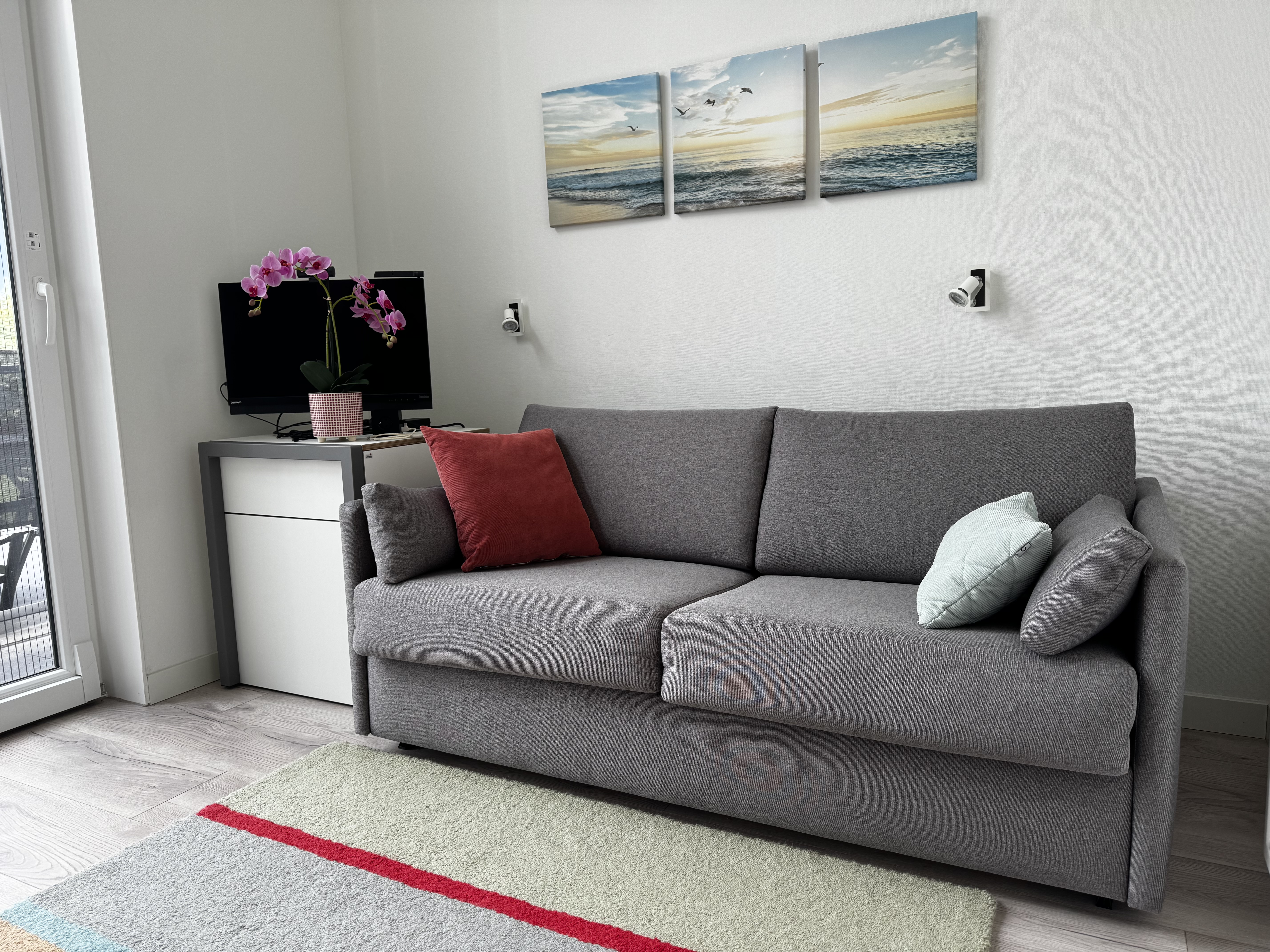Guest room seating